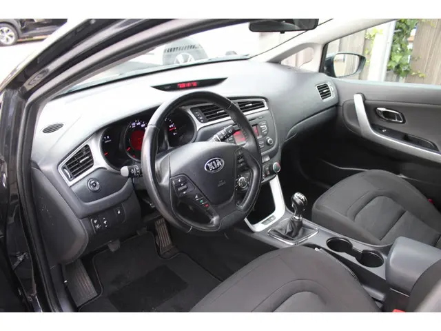 Kia cee'd 1.4 MPi ComfortLine Plus 2016 Benzine 9