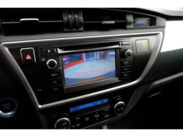 Toyota Auris 1.6 Aspiration Clima|Cam|LMV 2013 Benzine 16