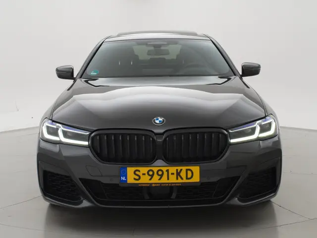 BMW 5 Serie 540i M-SPORT 2022 Benzine 6