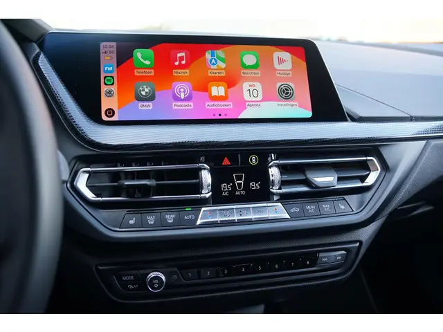 BMW 1 Serie 118i Executive Edition 2020 Benzine 18