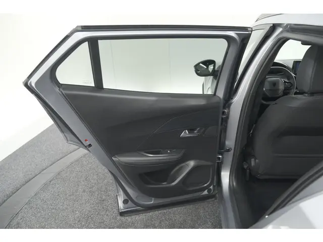 Peugeot 2008 PureTech 100 Allure 2024 Benzine 65