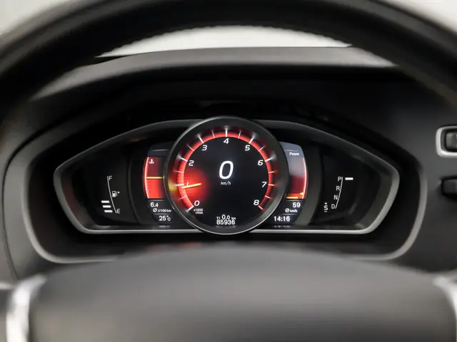 Volvo V40 2.0 T4 R-Design Sport 2018 Benzine 22