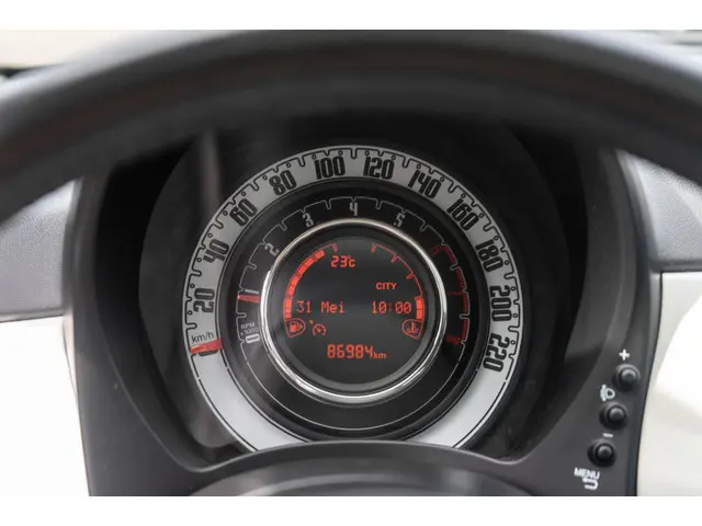 Fiat 500 1.2 Lounge Panorama - PDC - 17"lm velgen 2017 Benzine 8