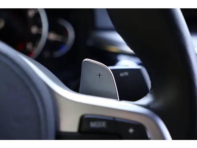 BMW 5 Serie M550i xDrive Executive 2018 Benzine 32