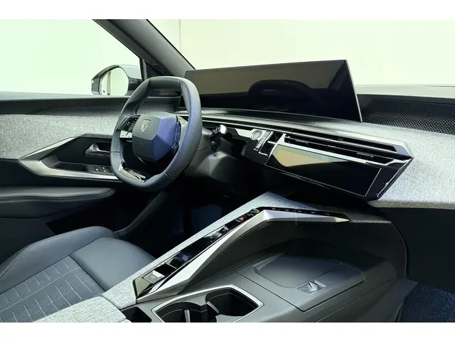 Peugeot 5008 1.2 Hybrid 145 GT 2025 Hybride Benzine 17