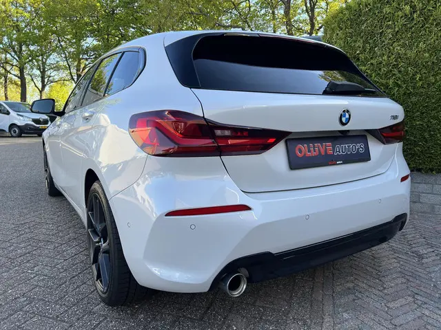 BMW 1 Serie 118i Sport Line 2020 Benzine 33