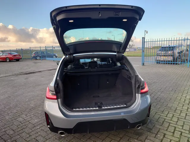 BMW 3 Serie Touring 320i 2023 Benzine 6