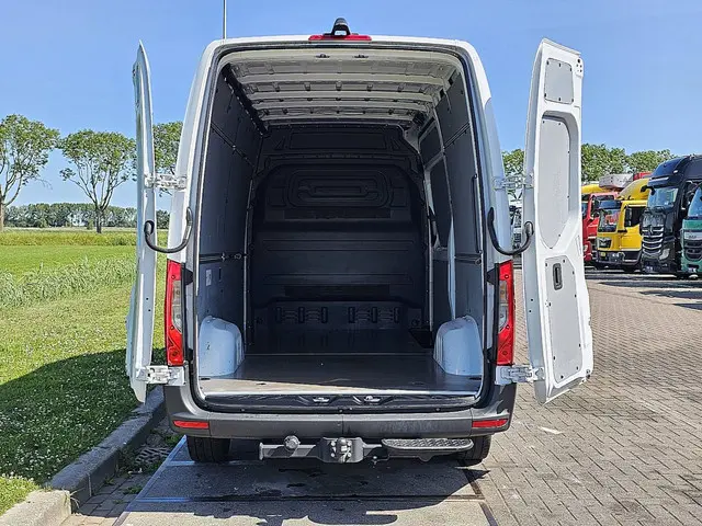 Mercedes-Benz Sprinter 317 2024 Diesel 13