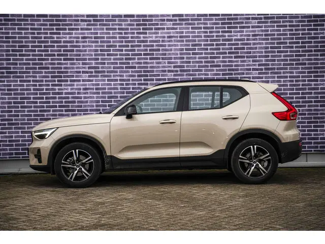 Volvo XC40 2.0 B4 Plus Dark 2025 Benzine 4
