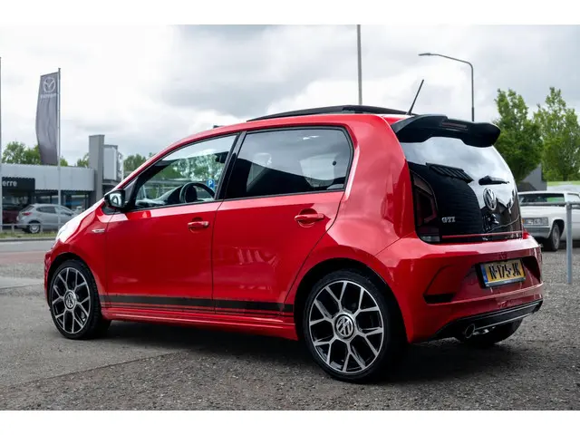 Volkswagen up! 1.0 TSI GTI | Pano | Beats | Camera 2018 Benzine 19
