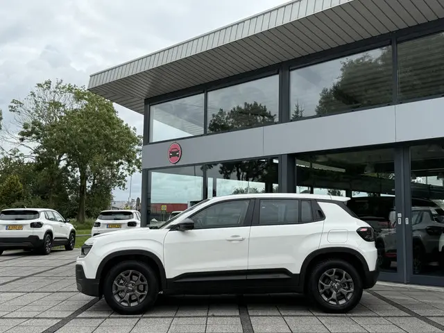 Jeep Avenger Longitude 54 kWh Aut. 2024 Elektrisch 3