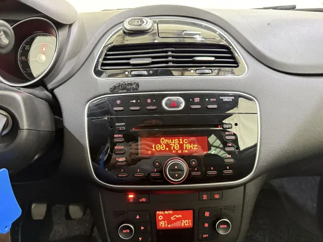 Fiat Punto 0.9 TwinAir Turbo 100 Lounge 2015 Benzine 34