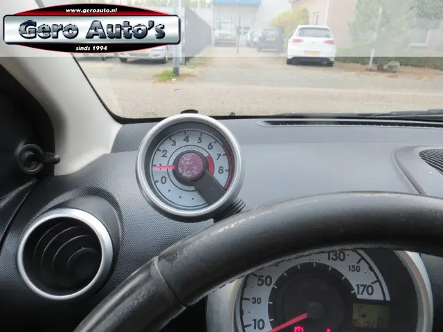 Peugeot 107 1.0 Envy 5 deurs 2013 Benzine 6