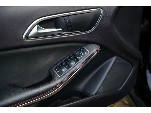 Mercedes-Benz GLA GLA 180 2019 Benzine 12