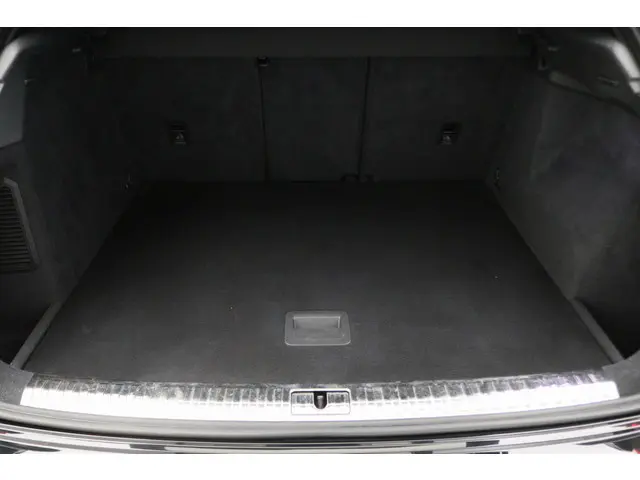 Audi Q3 45 TFSI e S edition 2021 Hybride Benzine 15