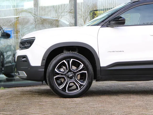 Jeep Avenger 1.2 e-Hybrid Summit 2025 Hybride Benzine 12