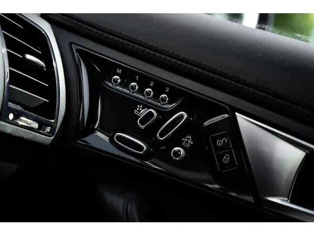 Jaguar F-Type 3.0 V6 S Convertible 2013 Benzine 52