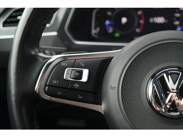 Volkswagen Tiguan 1.5 TSI R-Line Highline 2021 Benzine 24