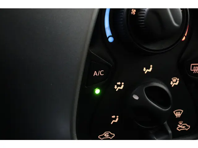 Peugeot 108 1.0 e-VTi Active 2015 Benzine 18