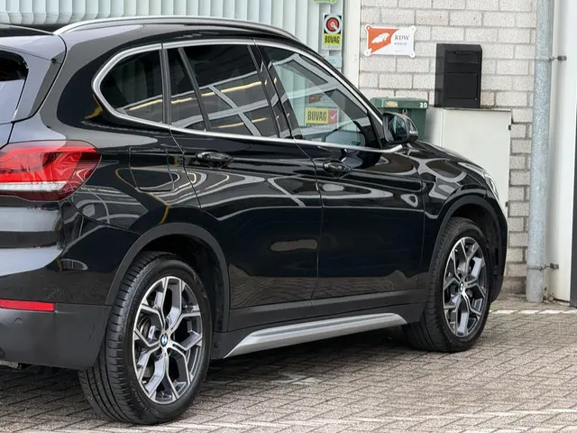 BMW X1 xDrive25e High Executive 2021 Hybride Benzine 18