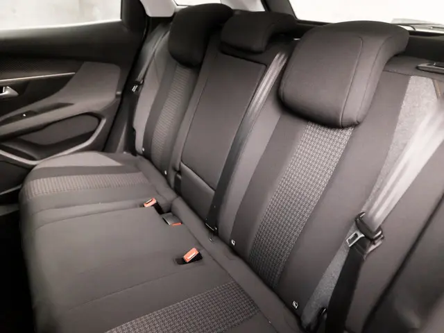 Peugeot 3008 1.2 PureTech Sport 2017 Benzine 14