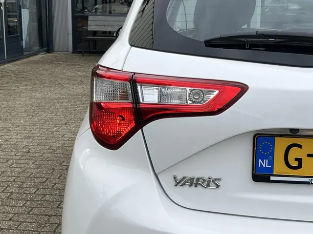 Toyota Yaris 1.0 VVT-i Connect 2019 Benzine 36