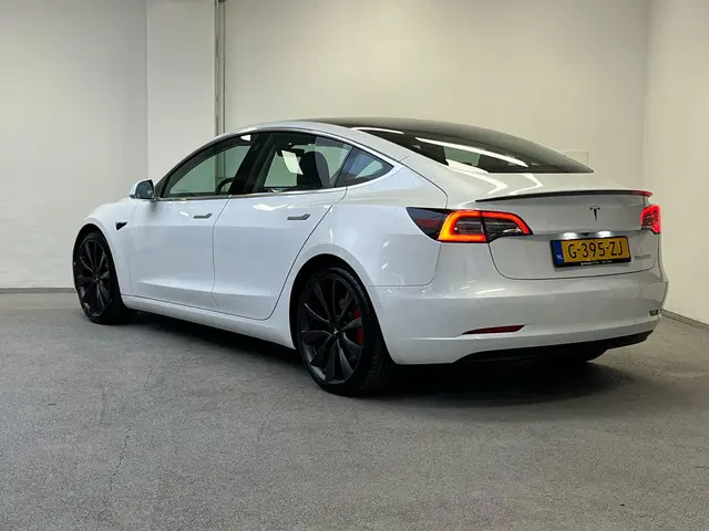 Tesla Model 3 2
