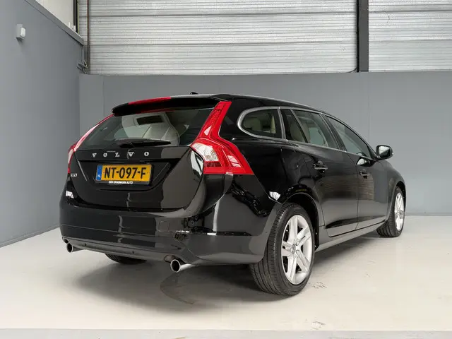 Volvo V60 1.5 T3 Nordic+ 2017 Benzine 32