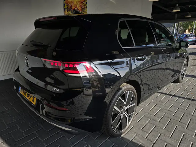 Volkswagen Golf 1.5 eTSI Edition 50 2024 Hybride Benzine 33