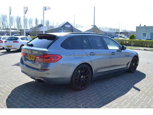 BMW 5 Serie 540i xDrive Touring 340 pk 2017 Benzine 4