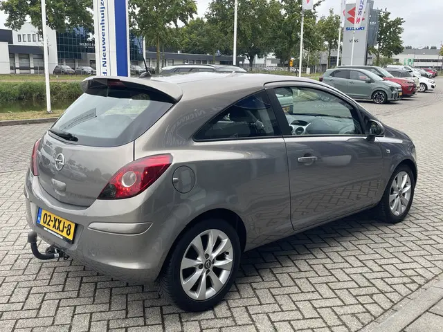 Opel Corsa 1.4-16V Cosmo 2012 Benzine 8