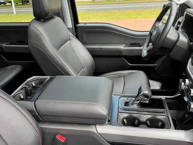 Ford F-150 3.5L V6 Lariat full-spec 2024 Benzine 17
