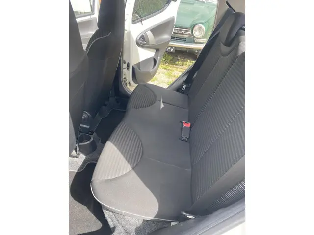 Peugeot 107 1.0 Active 2012 Benzine 10
