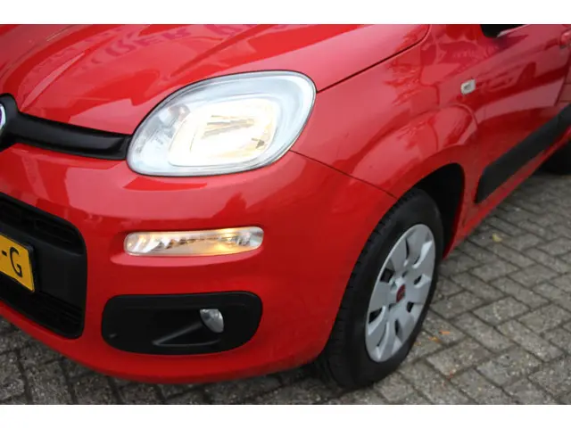 Fiat Panda 0.9 TwinAir Lounge 2017 Benzine 19