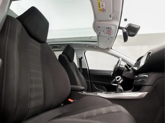 Peugeot 308 SW 1.2 PureTech Premium Sport 2015 Benzine 8