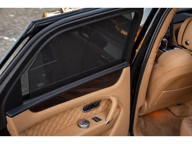 Bentley Bentayga 6.0 W12 black on black 2016 Benzine 41