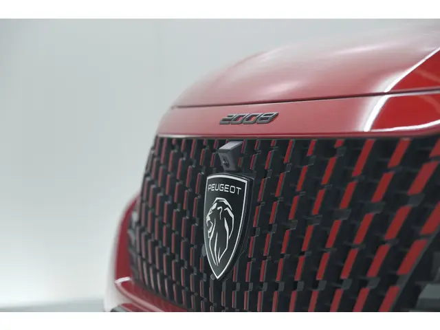 Peugeot 2008 PureTech 130 EAT8 GT 2024 Benzine 4