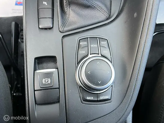 BMW X1 sDrive18i High Executive 2019 Benzine 27