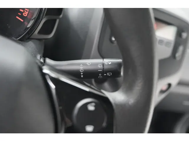 Peugeot 108 1.0 e-VTi Active 2022 Benzine 33