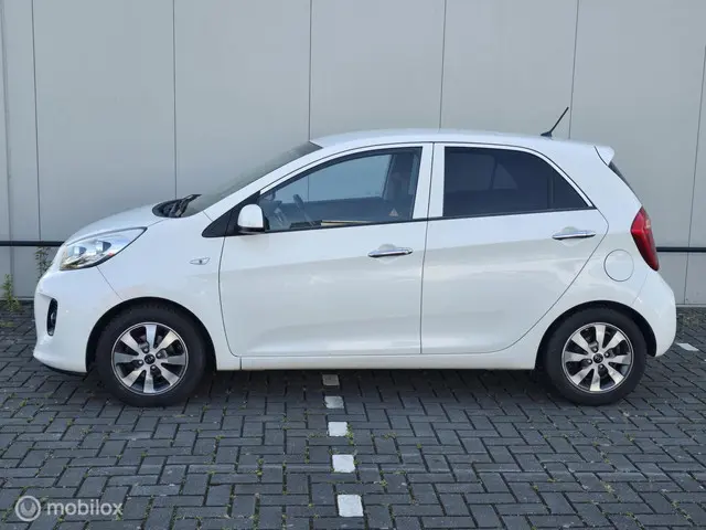 Kia Picanto 1.0 CVVT First Edition 2015 Benzine 2