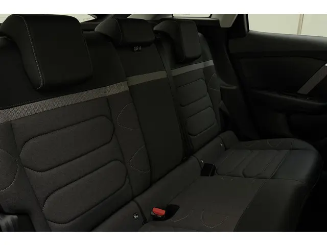 Citroën C4 1.2 Hybrid 136 Plus 2024 Hybride Benzine 16