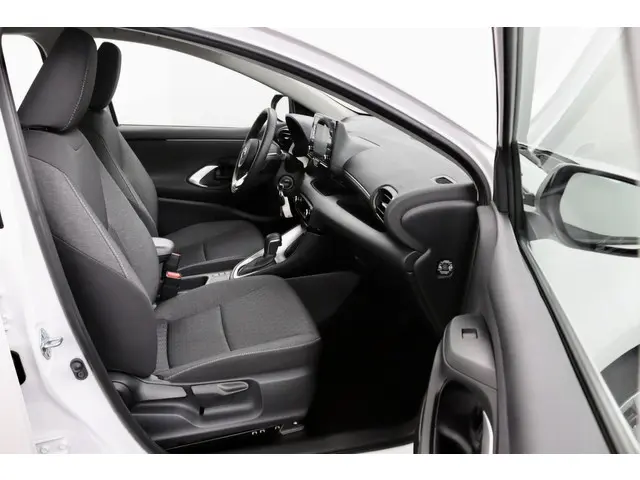 Toyota Yaris 1.5 Hybrid Comfort wit 2022 Hybride Benzine 13