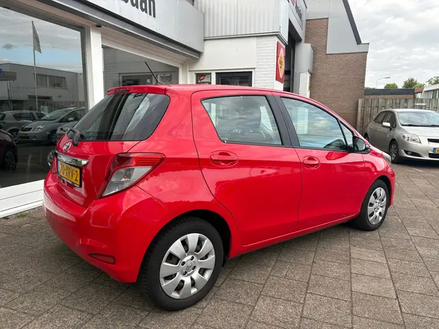 Toyota Yaris 1.3 VVT-i Aspiration 2012 Benzine 4