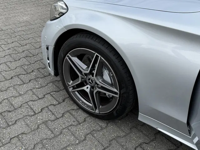 Mercedes-Benz C-Klasse 180 AMG 2018 Benzine 25