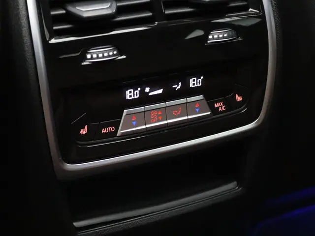 BMW X6 xDrive40i 2021 Benzine 44