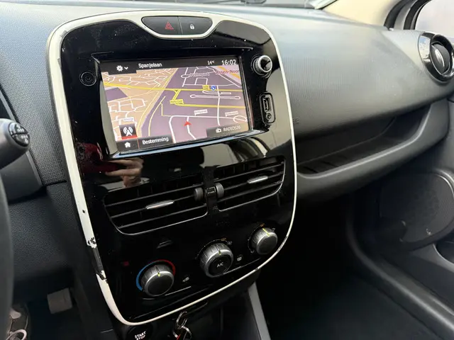 Renault Clio Estate 0.9 TCe Limited 2016 Benzine 7