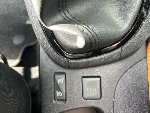 Renault Clio Estate 0.9 TCe Limited 2018 Benzine 12