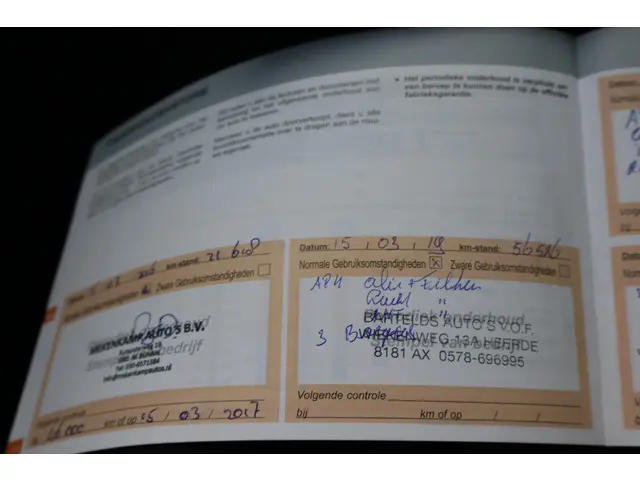 Citroën C4 Cactus 1.2 PureTech Shine 2015 Benzine 32