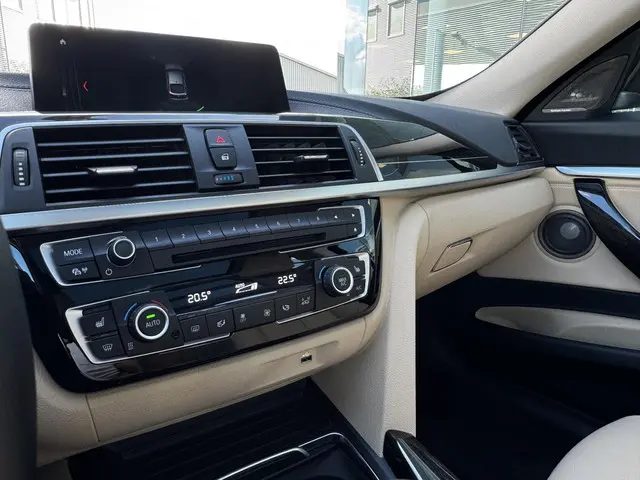 BMW 3 Serie 320i xDrive High Executive 2020 Benzine 19