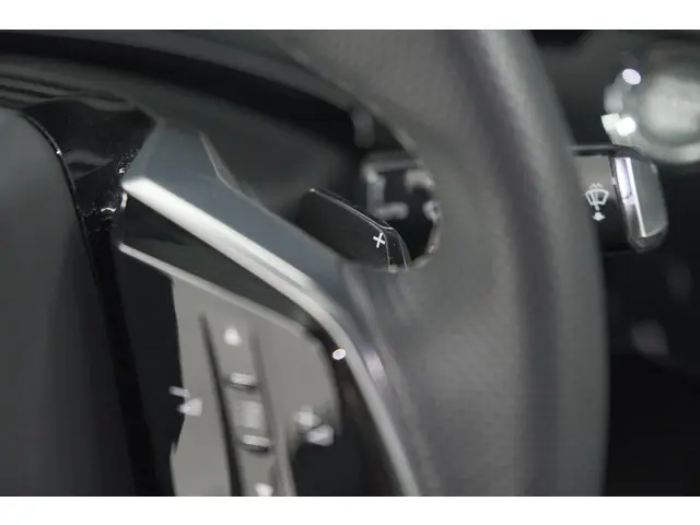 Peugeot 5008 1.2 Hybrid 136 GT 2024 Hybride Benzine 39